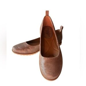 Comfortiva Ronah, Slip On Ballet Flats, Shimmery Taupe, Size 8, Excellent Cond.